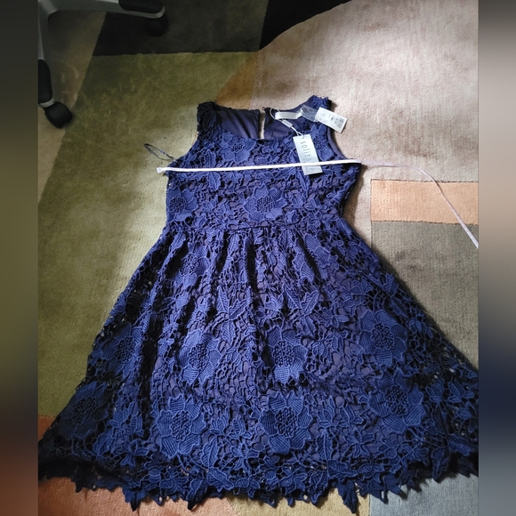 Fit and flare lacy dress - Picture 2 of 5